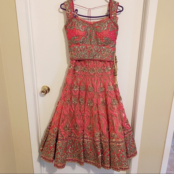 Stunning Lehenga, Jewelry & Accessories - Picture 4 of 15